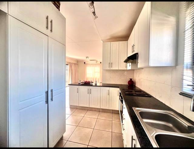 3 BEDROOM TOWNHOUSE FOR SALE IN BISHOPSTOWE